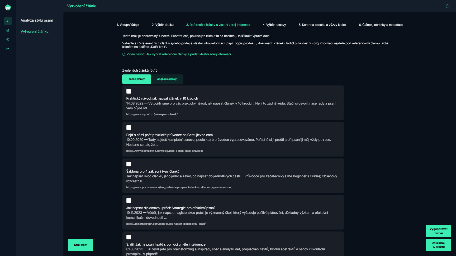 Rozhraní pro výběr referenčních článků nebo přidání vlastního zdroje informací. Uživatel může vybrat až pět referenčních článků kliknutím na příslušná pole. Na konci stránky je tlačítko pro přechod na další krok.